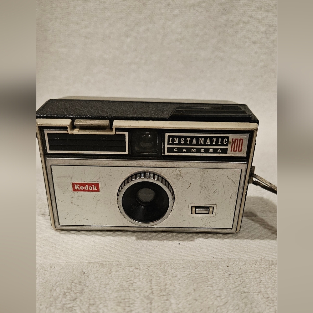KODAK INSTAMATIC CAMERA 100